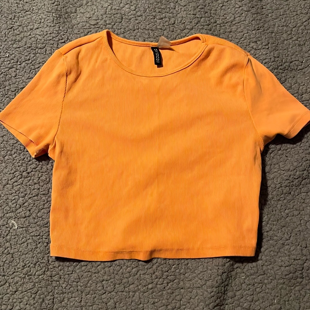 Cropped tee